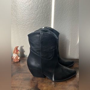 Wolfer black size 6 women’s